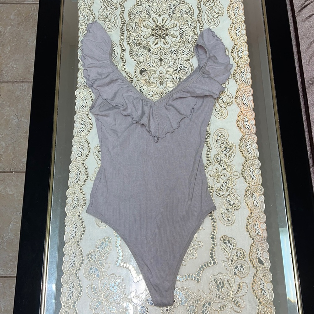 Aritzia Wilfred light grey ribbed thong bodysuit with ruffle detail